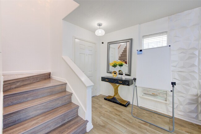 Building Photo - 19334 Strathmore Pl Ln