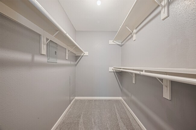 Building Photo - 12905 Woodforest Blvd