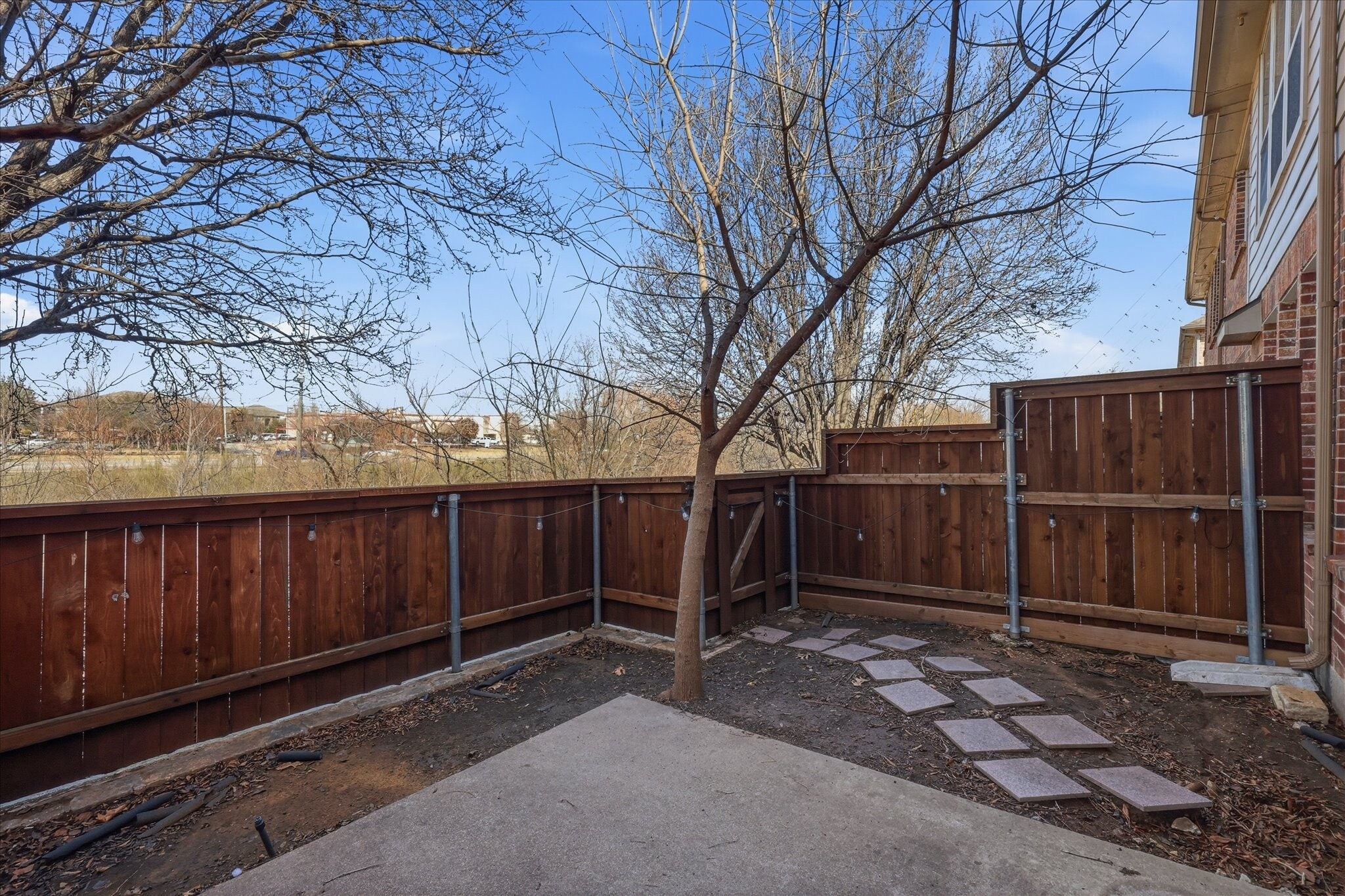 Building Photo - 1725 Brookview Dr