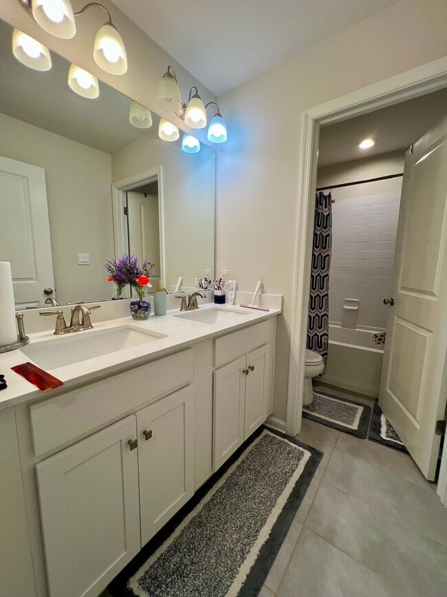 Building Photo - Stunning 4-Bed Townhome in Quakertown! Ava...
