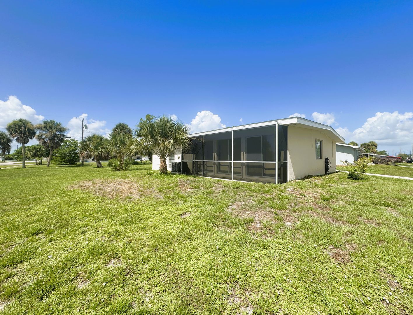 Building Photo - Beautifully Renovated 2 Bedroom + Bonus Room Home on a Corner Lot in North Port!