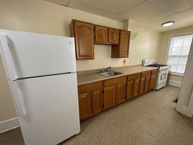 Building Photo - 739 Lincoln St