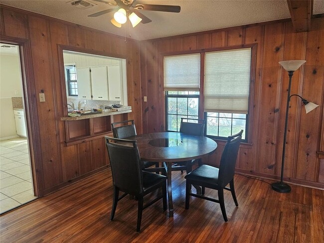 Building Photo - 503 W 12th St