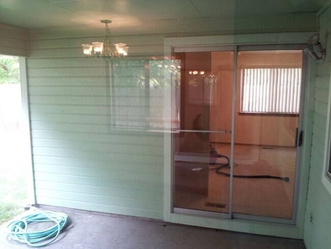 Building Photo - Great location off of Gary Lane and State ...