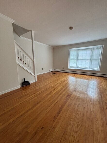 Living/Dining - 43 State St