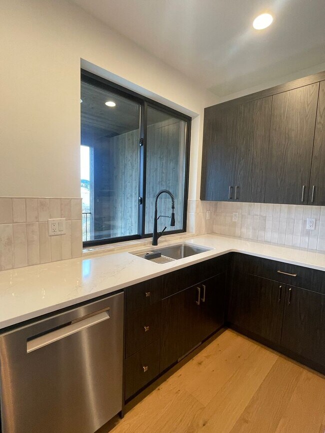 Building Photo - Brand New Three Story Whitefish Townhouse