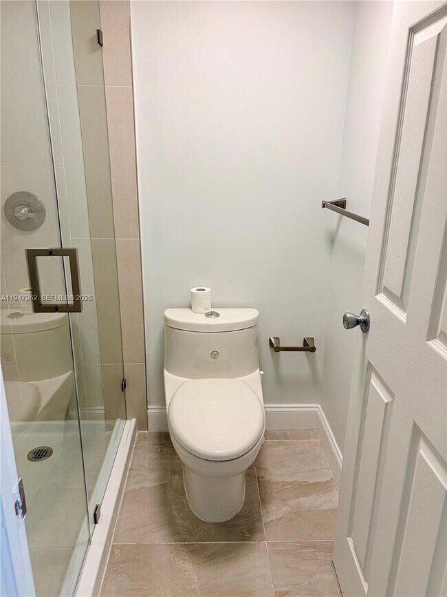 Building Photo - 2941 NE 185th St