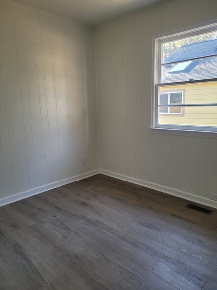 Building Photo - 2605 Vineyard St