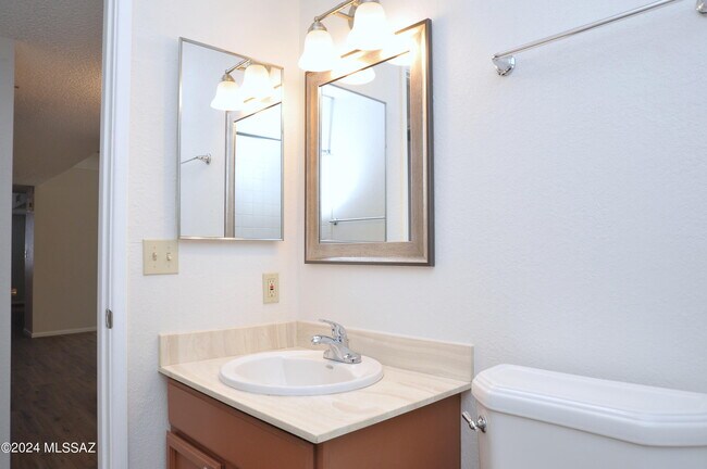 Building Photo - 3777 W Horizon Hills Dr