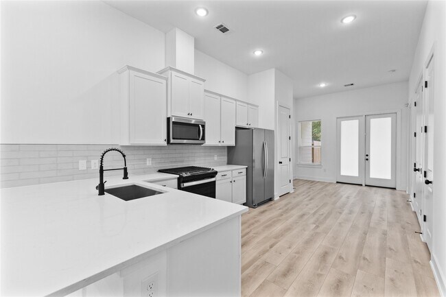 Building Photo - 9116 Peachtree St