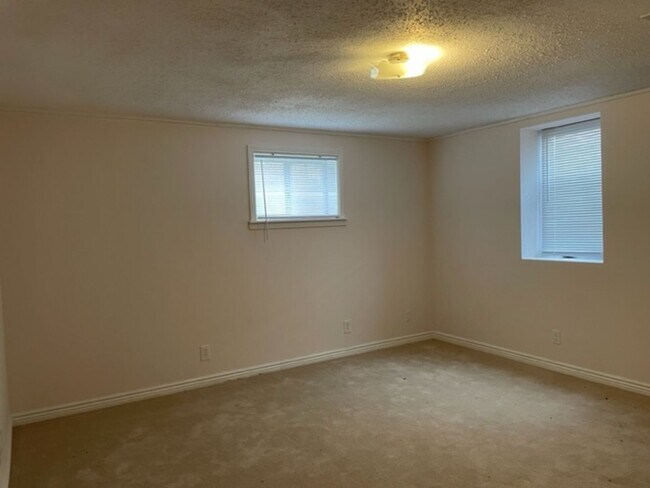 Building Photo - Southwest