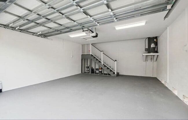 Building Photo - 8622 Inwood Dr