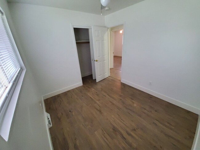 Building Photo - Close proximity to City Park!