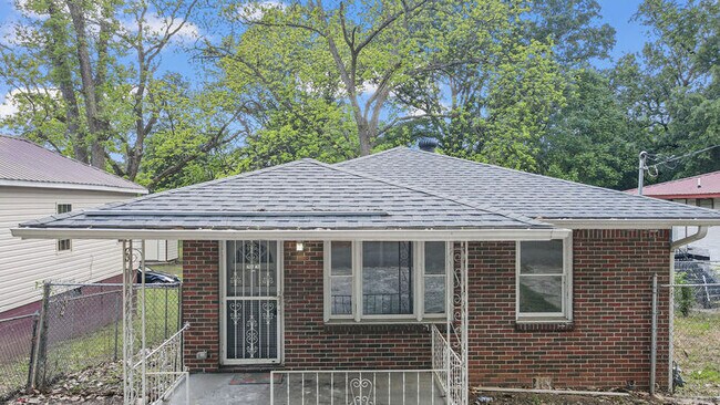 Building Photo - 402 Carver Ave