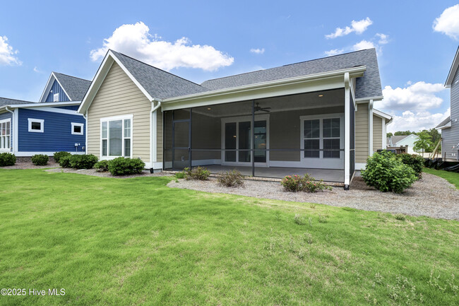 Building Photo - 730 Edgerton Dr