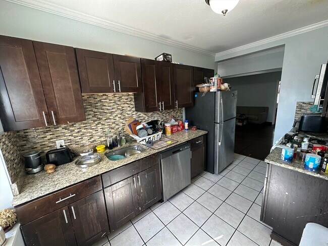 Building Photo - 435 Walnut Ave