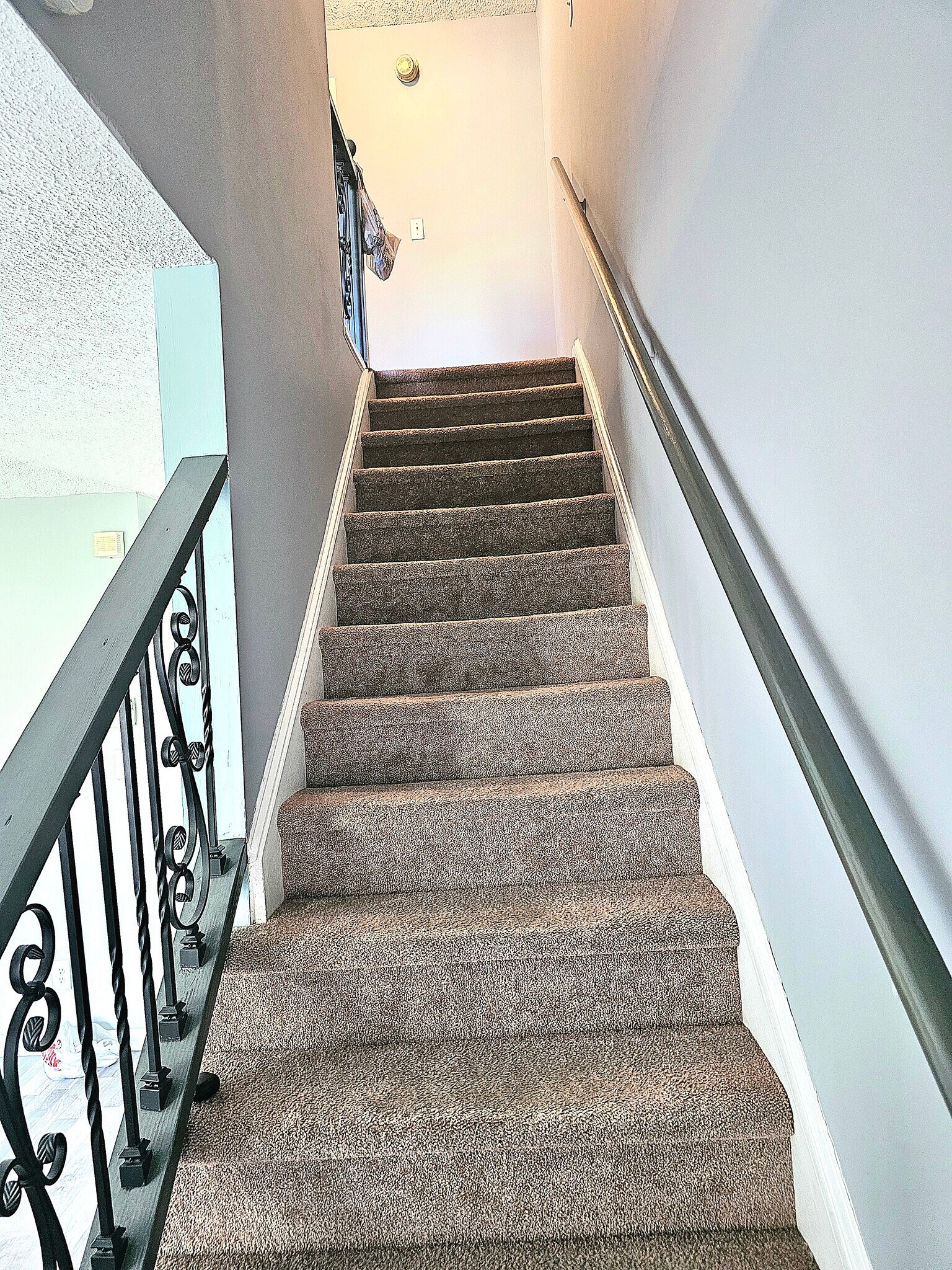 Building Photo - 975 Surry Ln