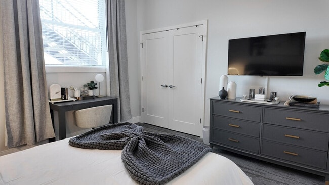 Building Photo - 1424 N Park Pl