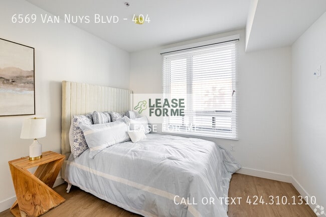 Building Photo - 14526 Kittridge St