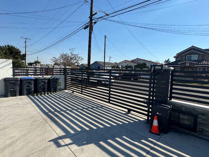 Building Photo - 1920 1/2 W 4th St