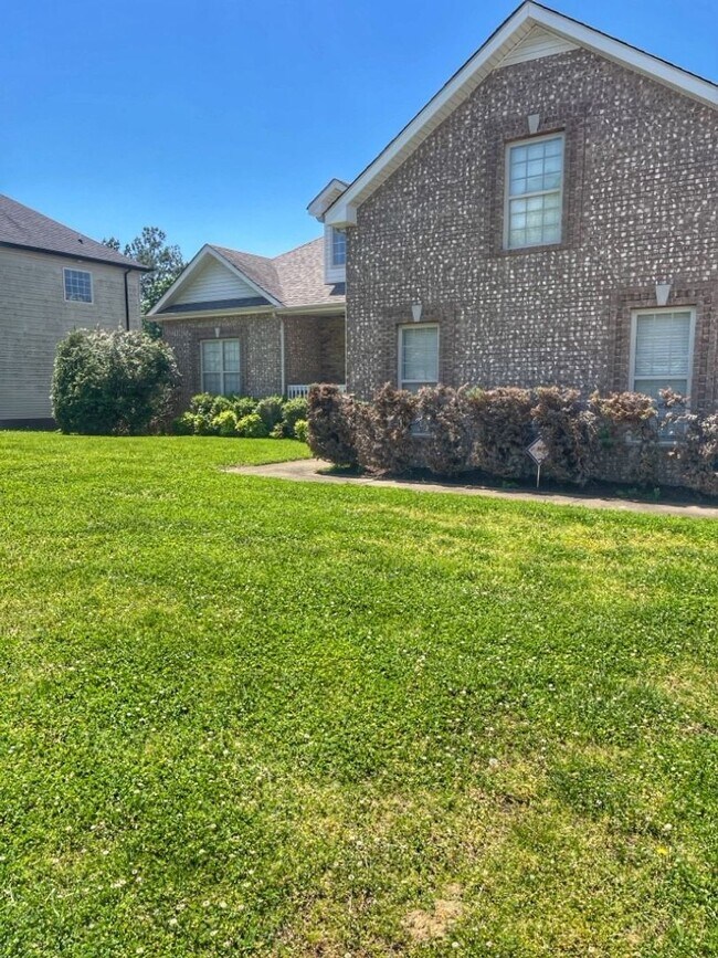 Building Photo - 1320 Vantage Ct