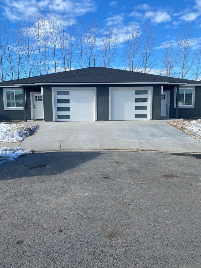 Building Photo - Beautiful New Construction Condos in Moses...