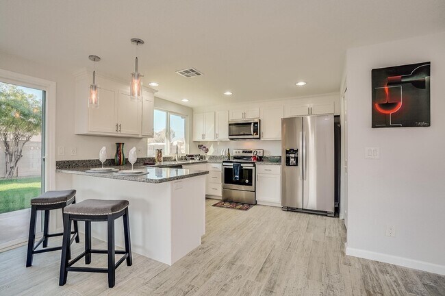 Building Photo - 1804 W Nopal Dr