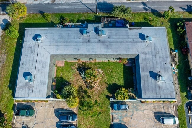 Building Photo - 2927 SE 15th Pl