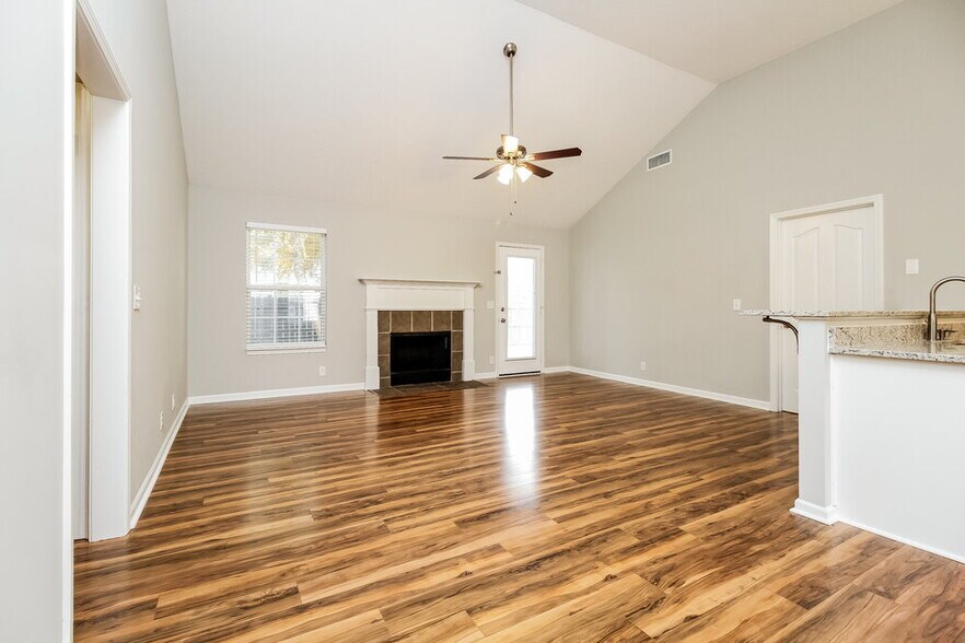 Building Photo - 1339 Macduff Dr