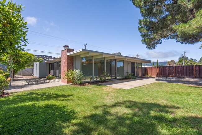 Building Photo - San Mateo Highlands Eichler Mid-Century 3/...