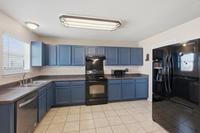 Building Photo - 4BR Home with Open Living Area & Included Appliances