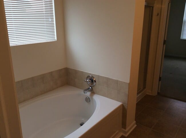 Building Photo - Franklin Twp - 4 BR h ome