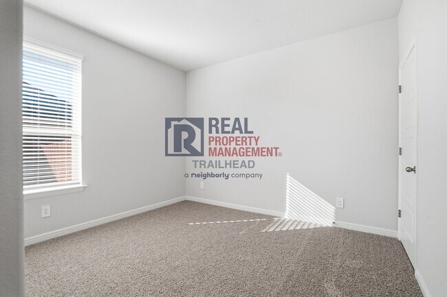 Building Photo - Spacious 5-Bedroom Home with Contemporary Living Spaces