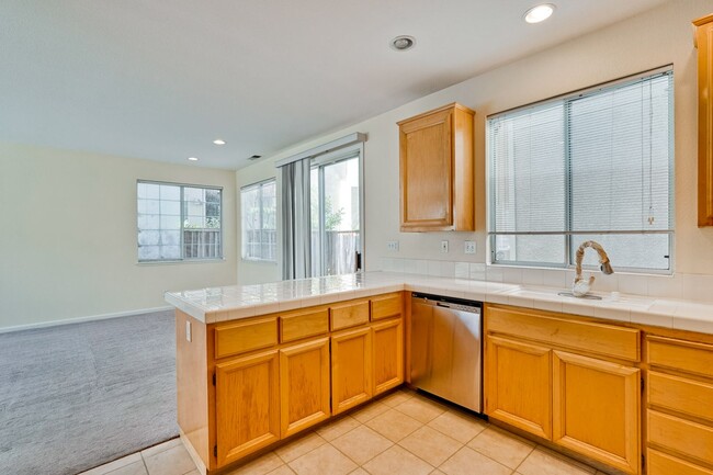 Building Photo - Introducing a Spacious 4 Bed 2.5 Bath Town...