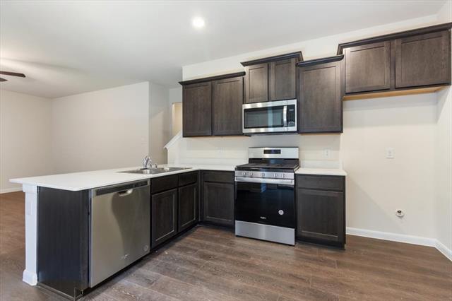 Building Photo - 3902 Oak Crk Cir