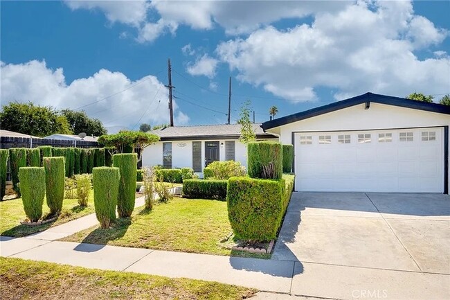 Primary Photo - Beautifully renovated 3 bed + 1 bath singl...