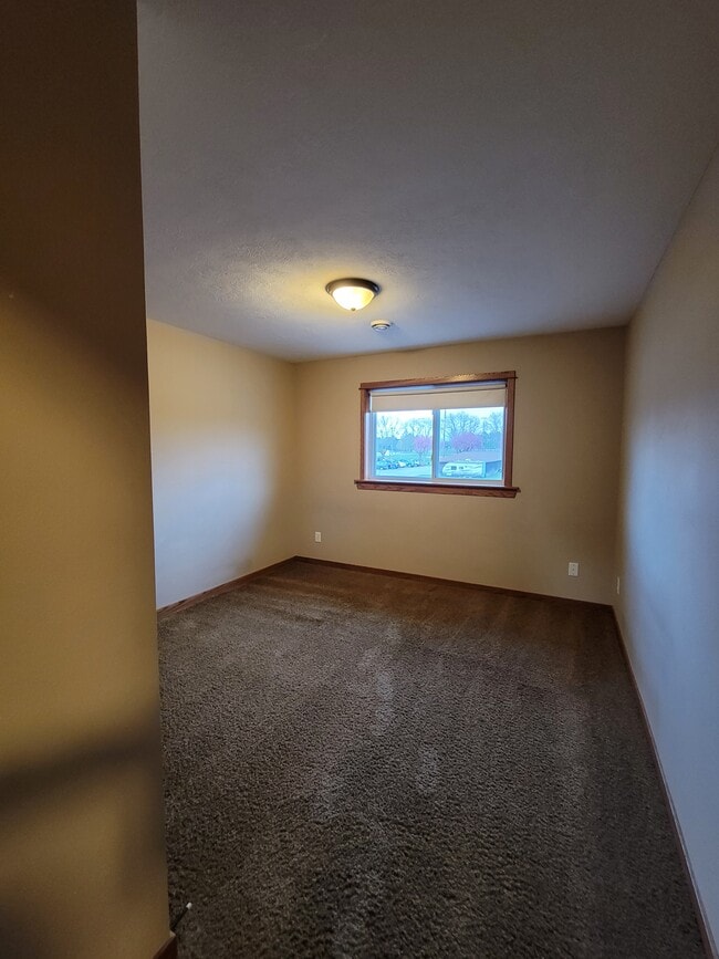 Building Photo - 720 Brooklawn Dr