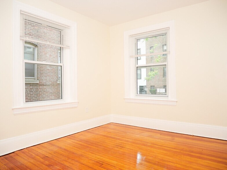 Building Photo - 16 Beals St