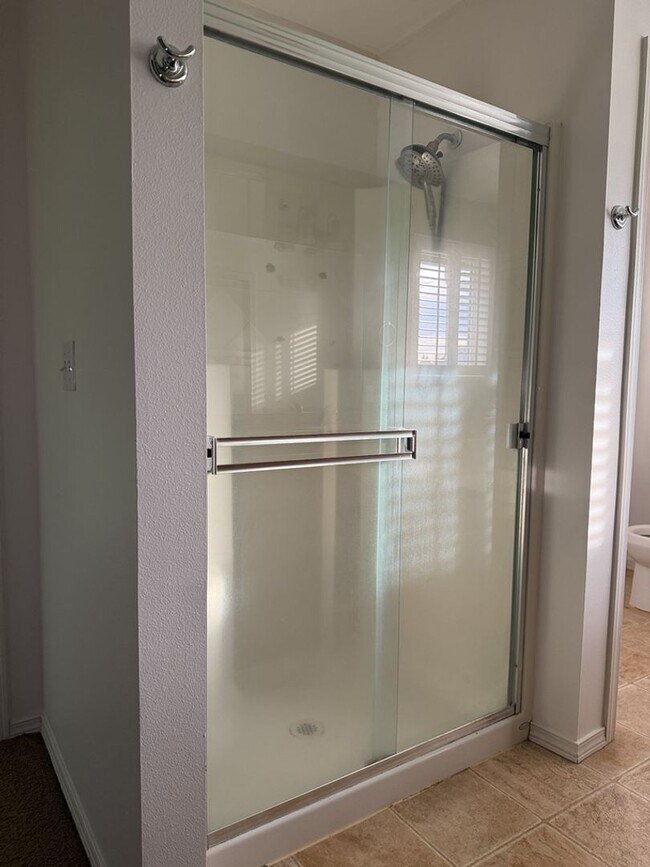 Building Photo - Spacious 3 Bed/2.5 Bath Federal Way Home.