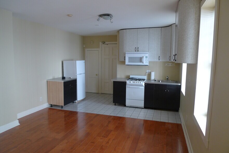 Primary Photo - 647 N 15th St