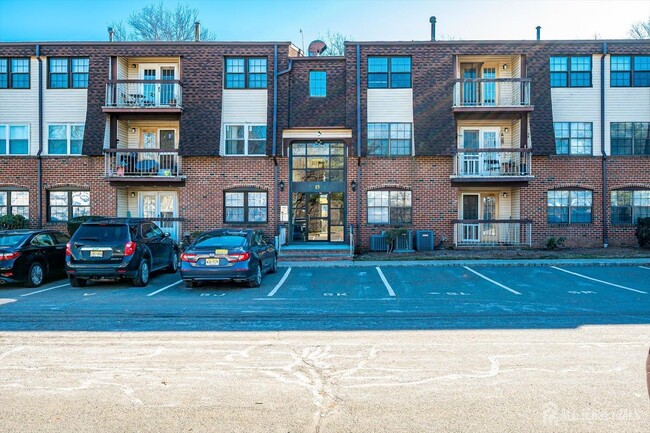 Building Photo - 1512 Green Hollow Dr