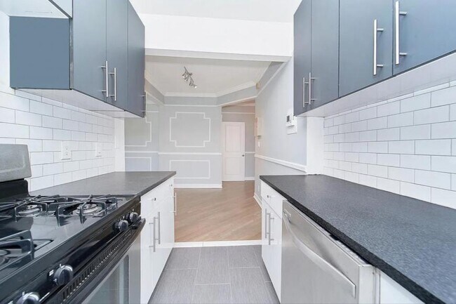 Building Photo - 2 bedroom in Brooklyn NY 11238