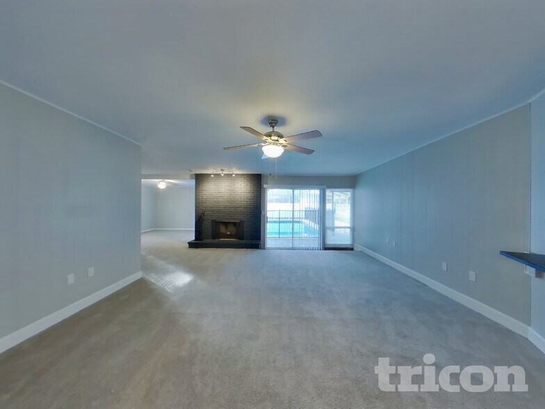 Building Photo - 546 W Palmeden Dr