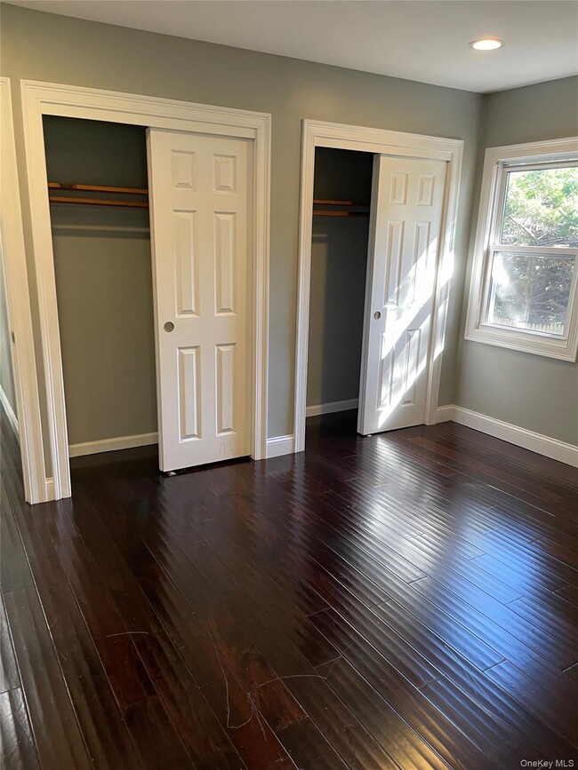 Building Photo - 10 Berry Ct