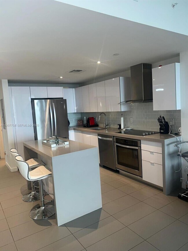 Building Photo - 1600 NE 1st Ave