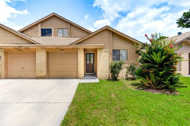 Building Photo - 5255 Beaverbrook Dr