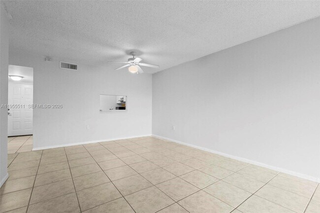 Building Photo - 711 N Pine Island Rd