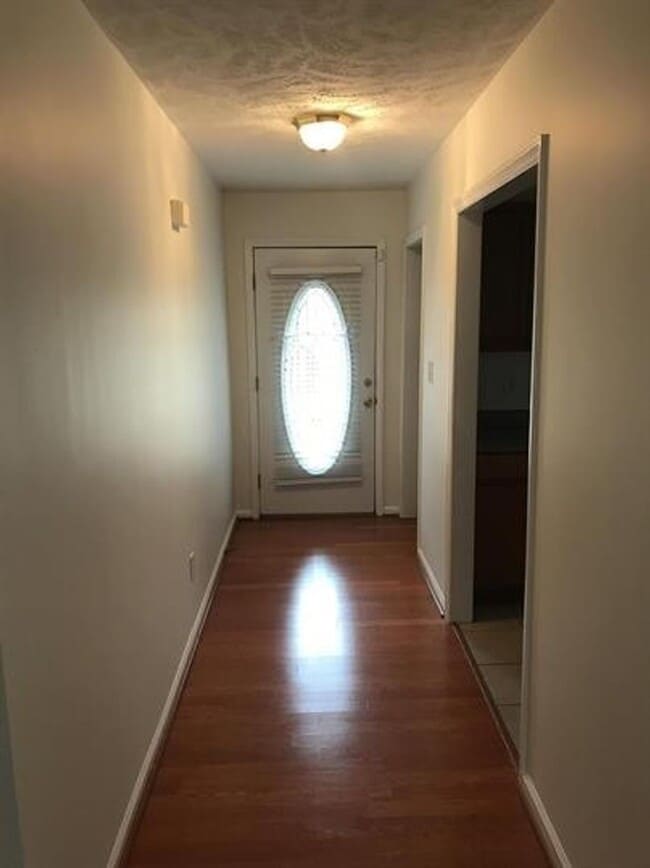 Building Photo - Carolina Lakes!!