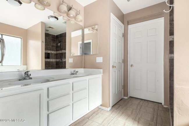 Building Photo - 12996 N Desert Olive Dr