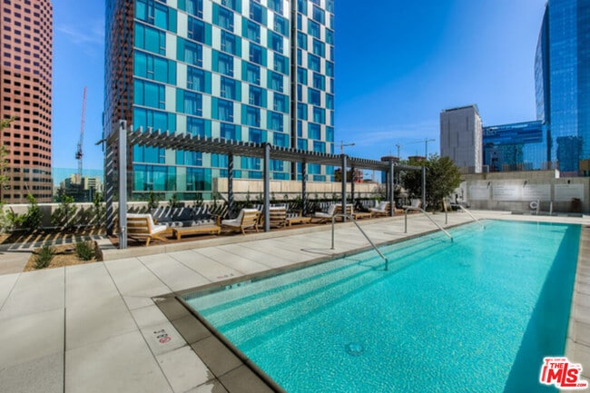 Building Photo - 889 Francisco St